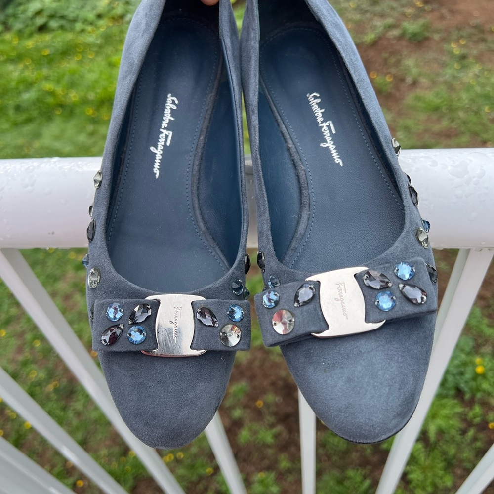 Size 8B Salvador Ferragamo Gray Low Heel